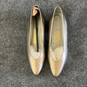 Comfort Collection Dolcis Women's Metallic Silver Shoes Size 8.5